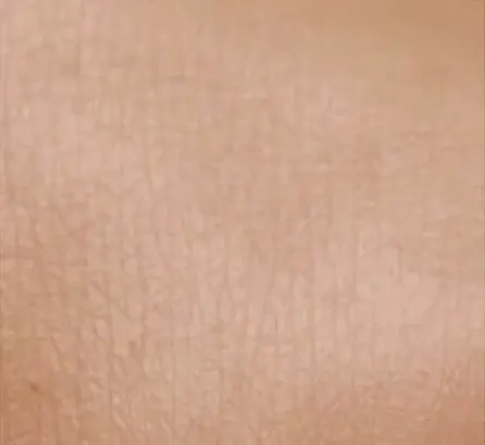 Kulit halus dan lembap sesudah memakai Body Serum