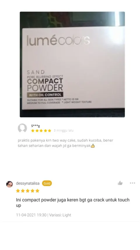Dua ulasan marketplace bintang 5 dengan foto kotak Compact Powder Sand: Praktis pakenya krn two way cake, sudah kucoba, bener tahan seharian dan wajah jd ga berminyak. Ini compact powder juga keren bgt ga crack untuk touch up