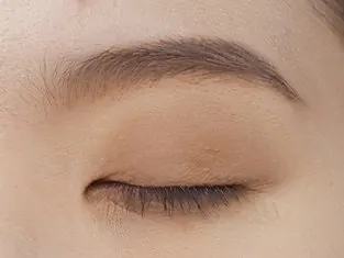 Eyeshadow Macchiato di kelopak mata