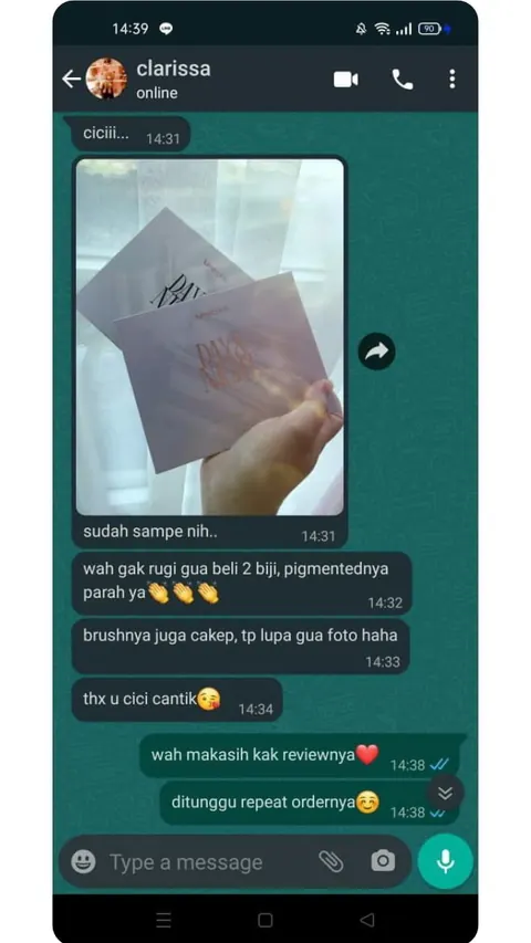 Testimoni chat WhatsApp dengan foto dua kotak Day & Night: Wah gak rugi gua beli 2 biji, pigmentednya parah ya. Brushnya juga cakep, tp lupa gua foto haha