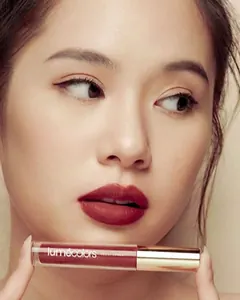 Devious Queen di kulit terang