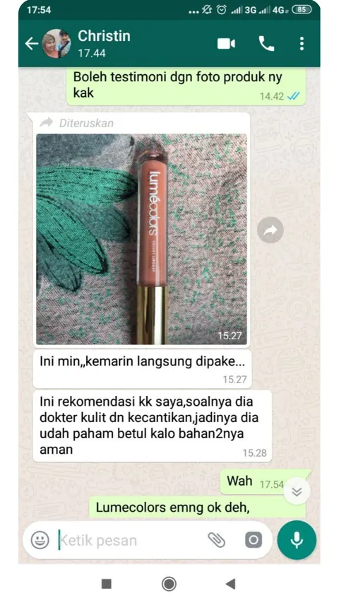 Testimoni chat WhatsApp dengan foto produk: Ini min, kemarin langsung dipake. Ini rekomendasi kk saya, soalnya dia dokter kulit dn kecantikan, jadinya dia udah paham betul kalo bahan2nya aman