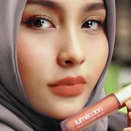Spicy Coral di kulit netral
