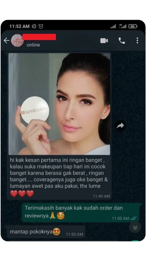 Testimoni chat WhatsApp dengan swafoto pelanggan: hi kak kesan pertama ini ringan banget, kalau suka makeupan tiap hari ini cocok banget karena berasa gak berat, ringan banget.... coveragenya juga oke banget & lumayan awet pas aku pakai, thx lume