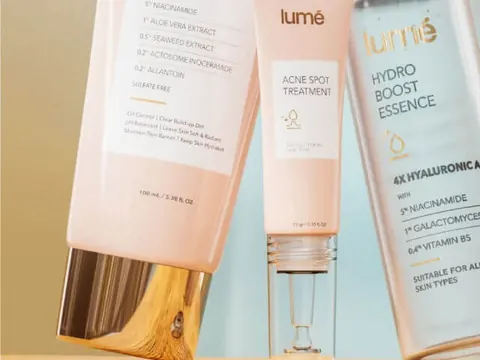 Isi paket: Nourishing Facial Cleanser, Acne Spot Treatment dan Hydro Boost Essence
