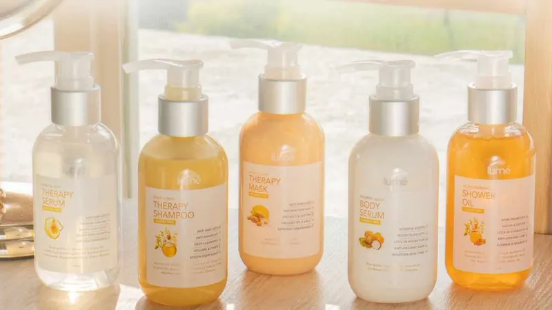 Isi paket: lima produk Lume Hair & Body di ambang jendela